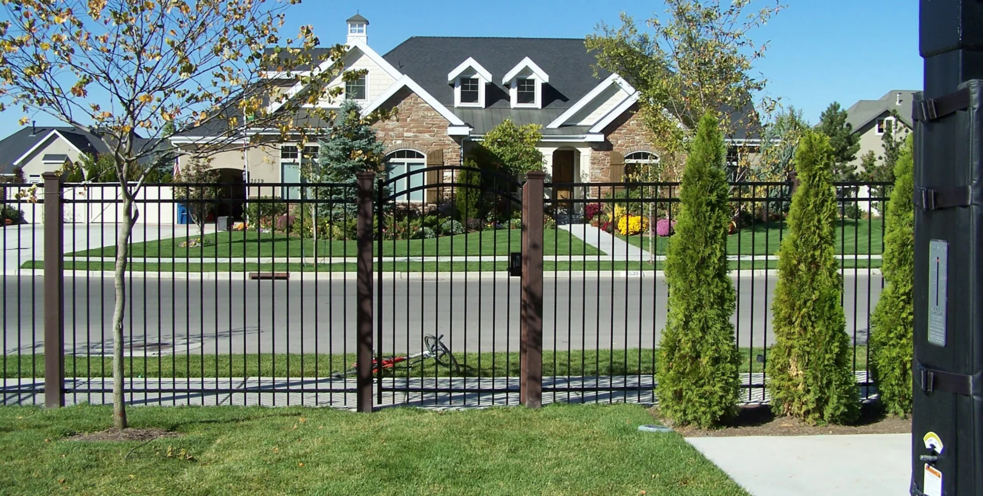 Fence Cleaning and Maintenance