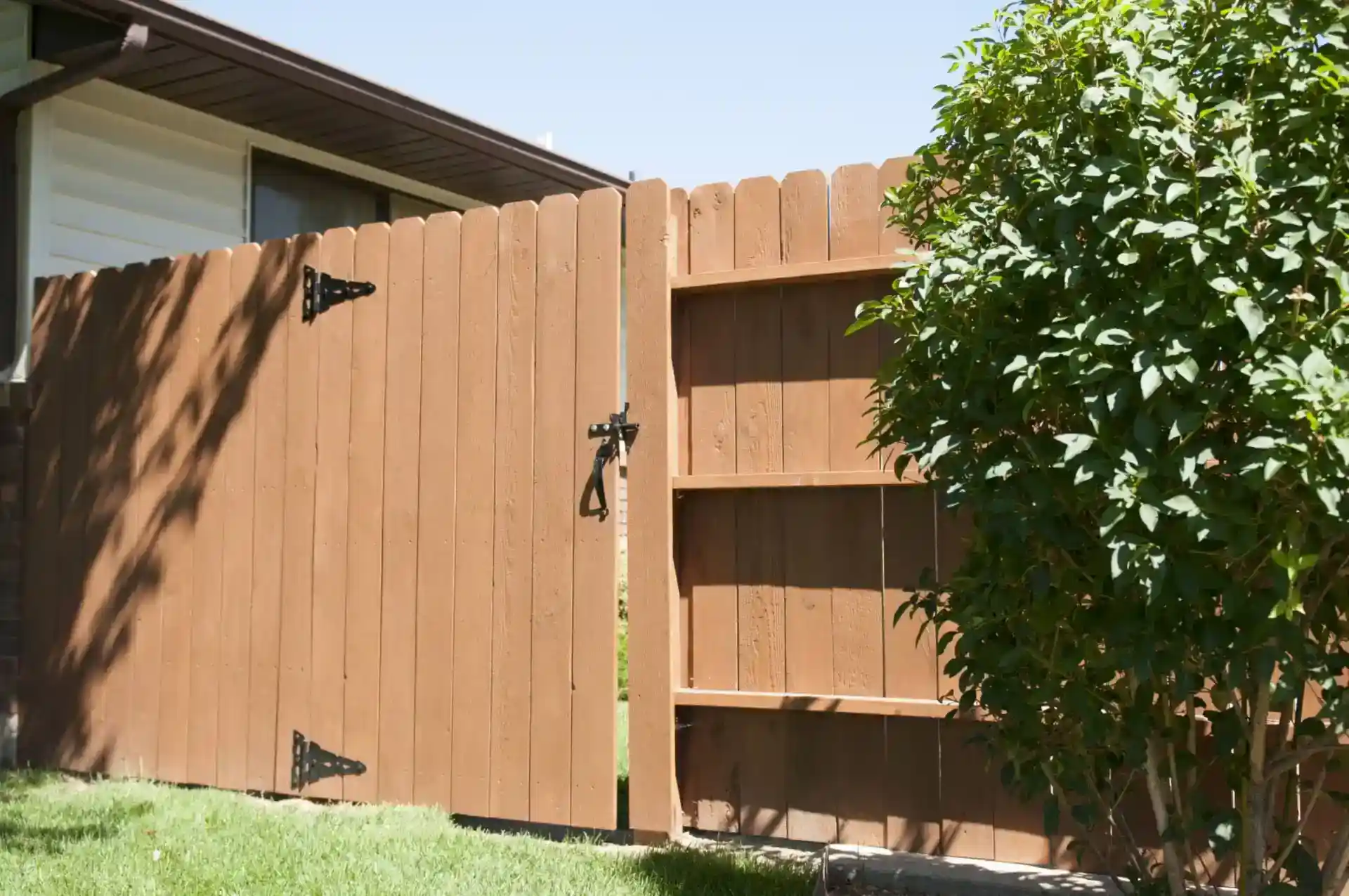 Maintenance Tips for Your Fence This Autumn Maintenance Tips for Your Fence This Autumn