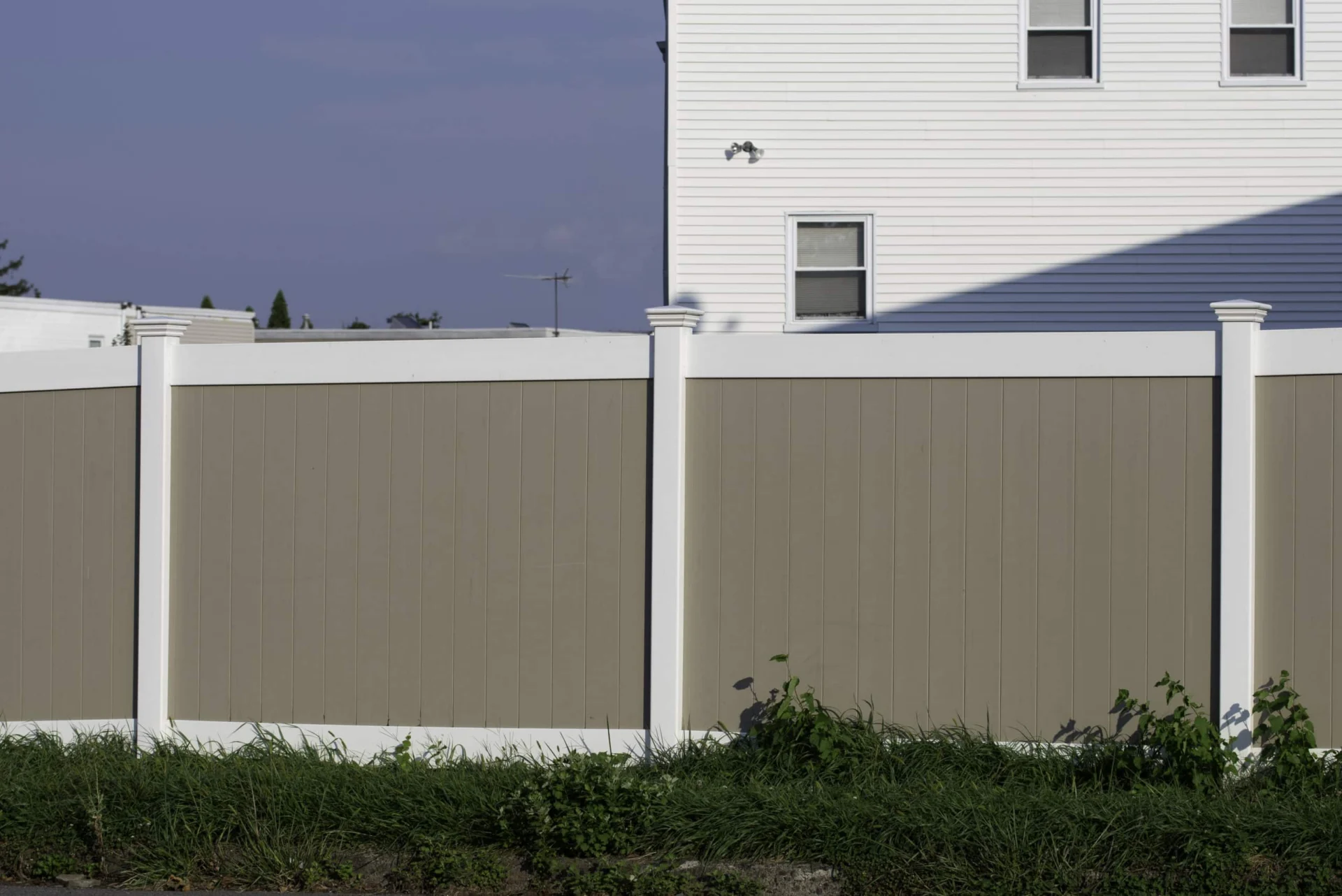 Why you Should Choose a Vinyl Fence Why you Should Choose a Vinyl Fence