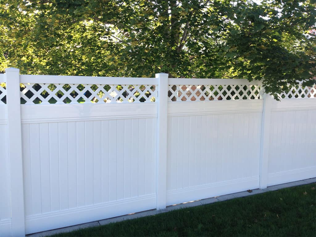 What is the Difference Between Vinyl Fencing vs. Wood Fencing?