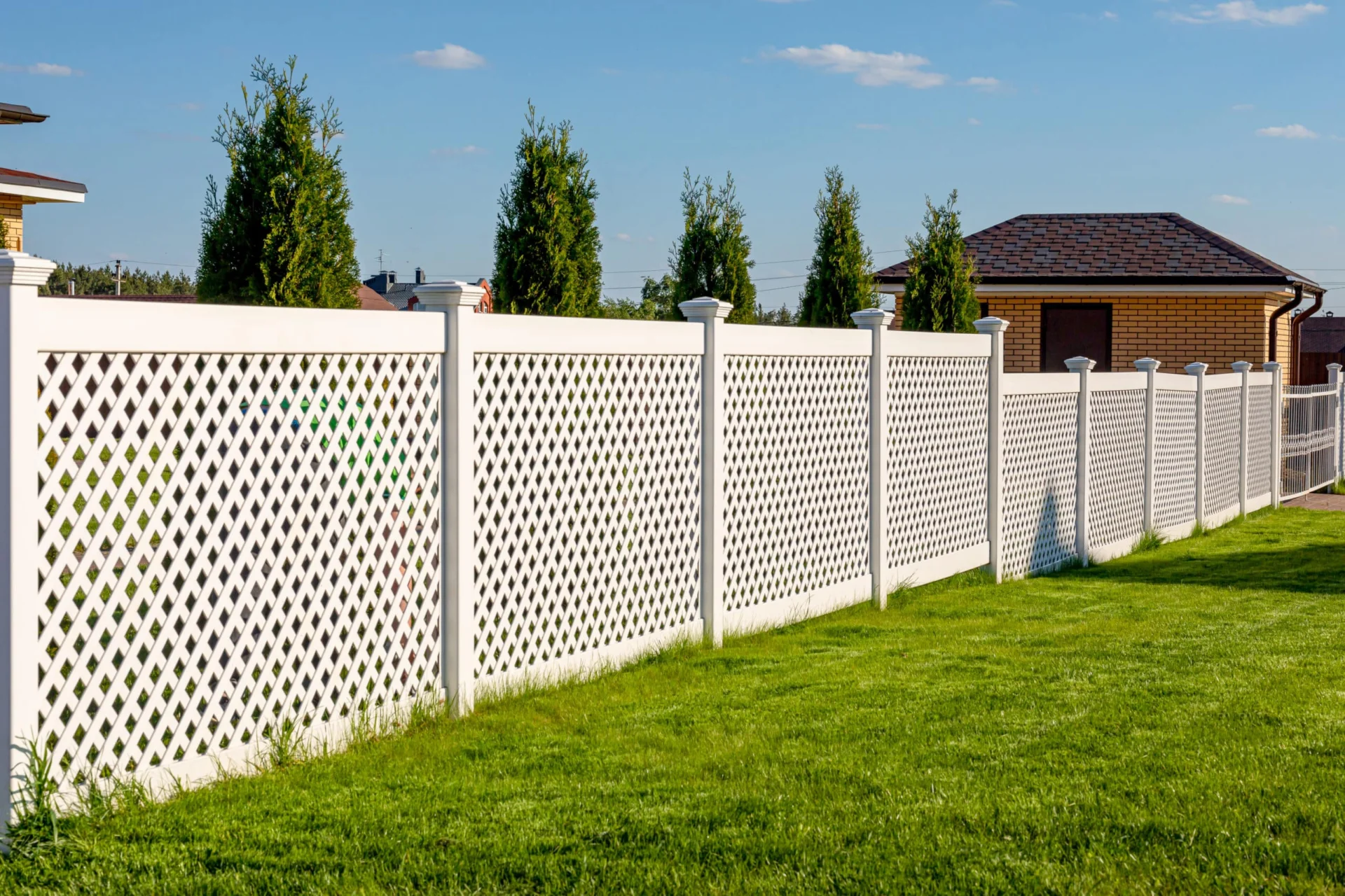 4 Types of Fences and How to Choose the Best for You 4 Types of Fences and How to Choose the Best for You