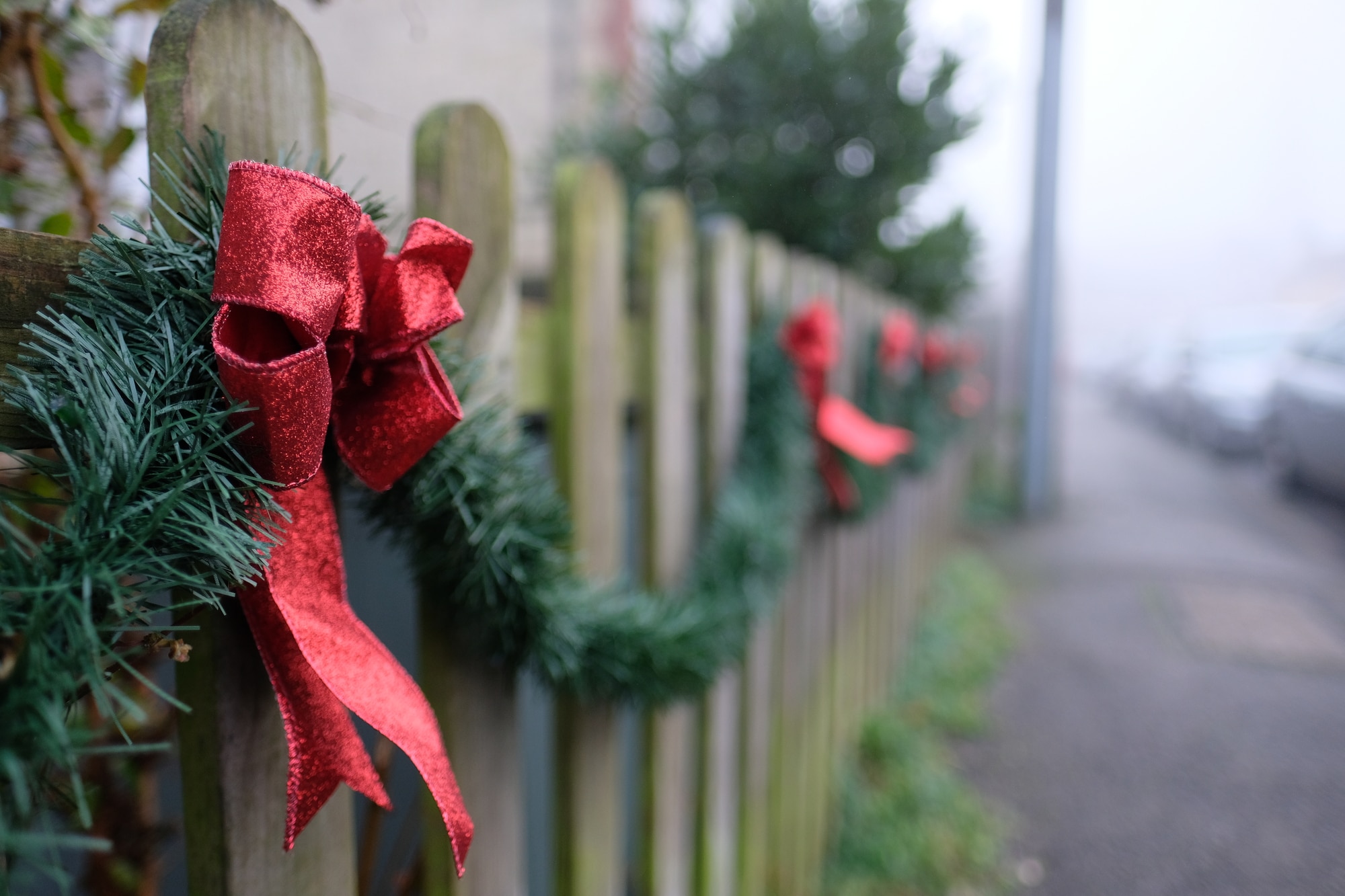 4 simple ideas for decorating your fence during christmas Utah