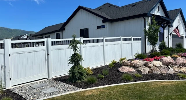 Professional Vinyl Fence Installation in Kaysville and Ogden Professional Vinyl Fence contractor in Kaysville and Ogden