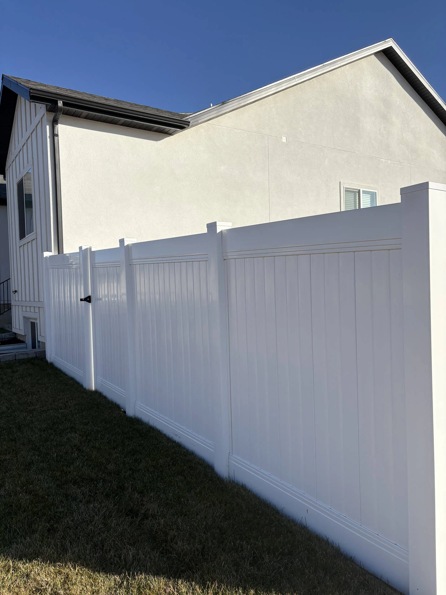 Taylor UT White Vinyl Privacy Fence & Gate