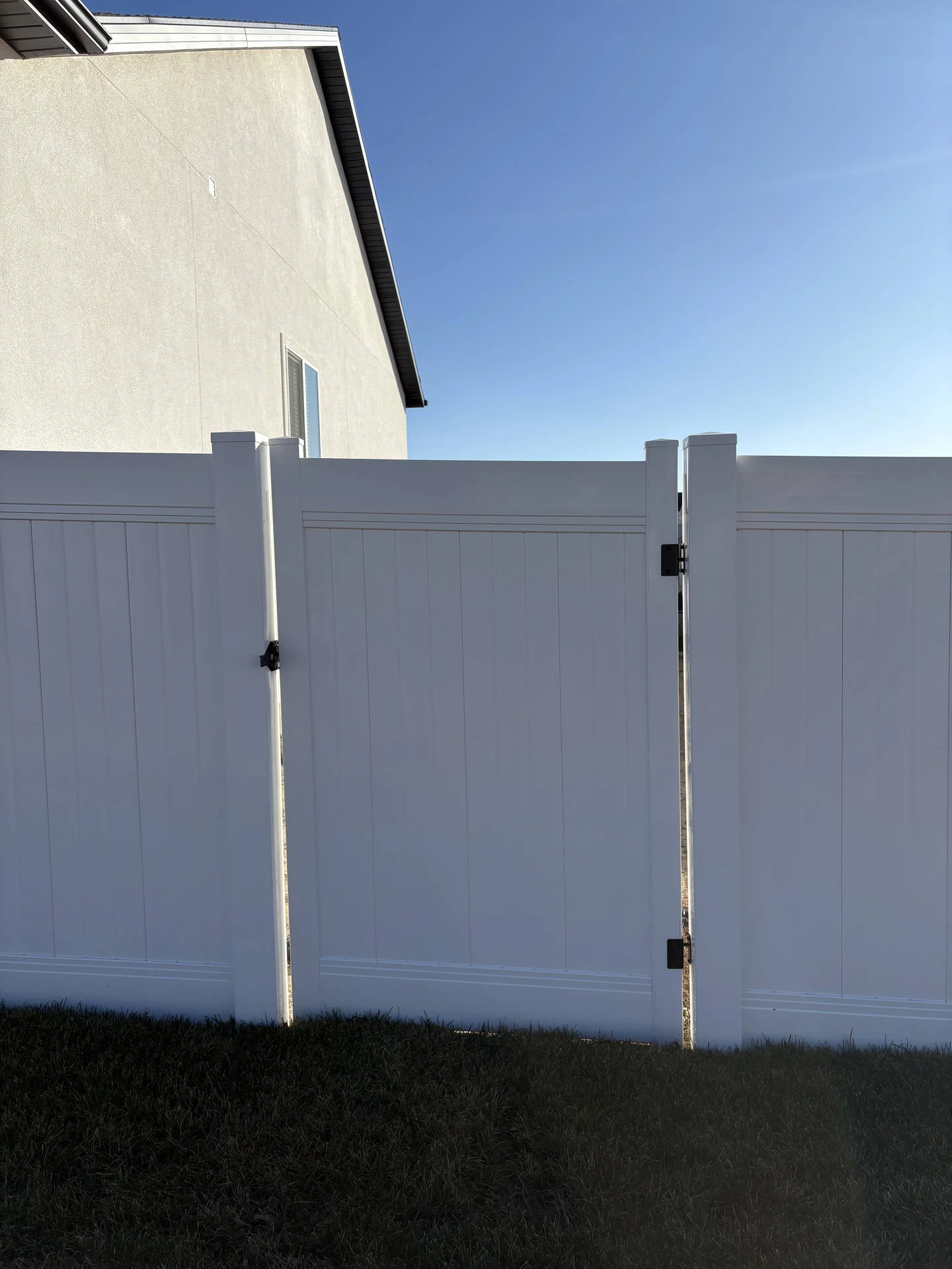Taylor UT White Vinyl Privacy Fence & Gate
