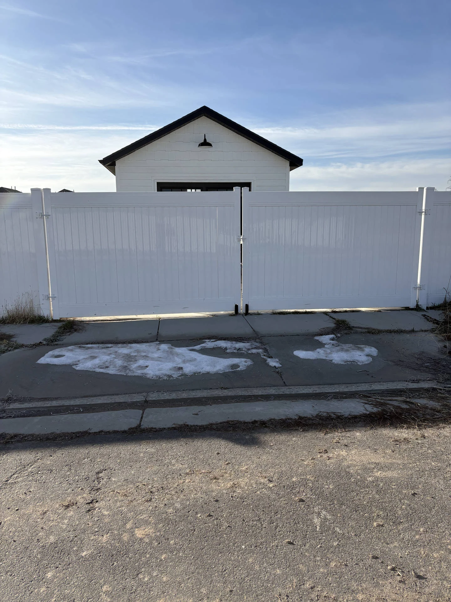 Farr West 6' White Vinyl Privacy Fence Project
