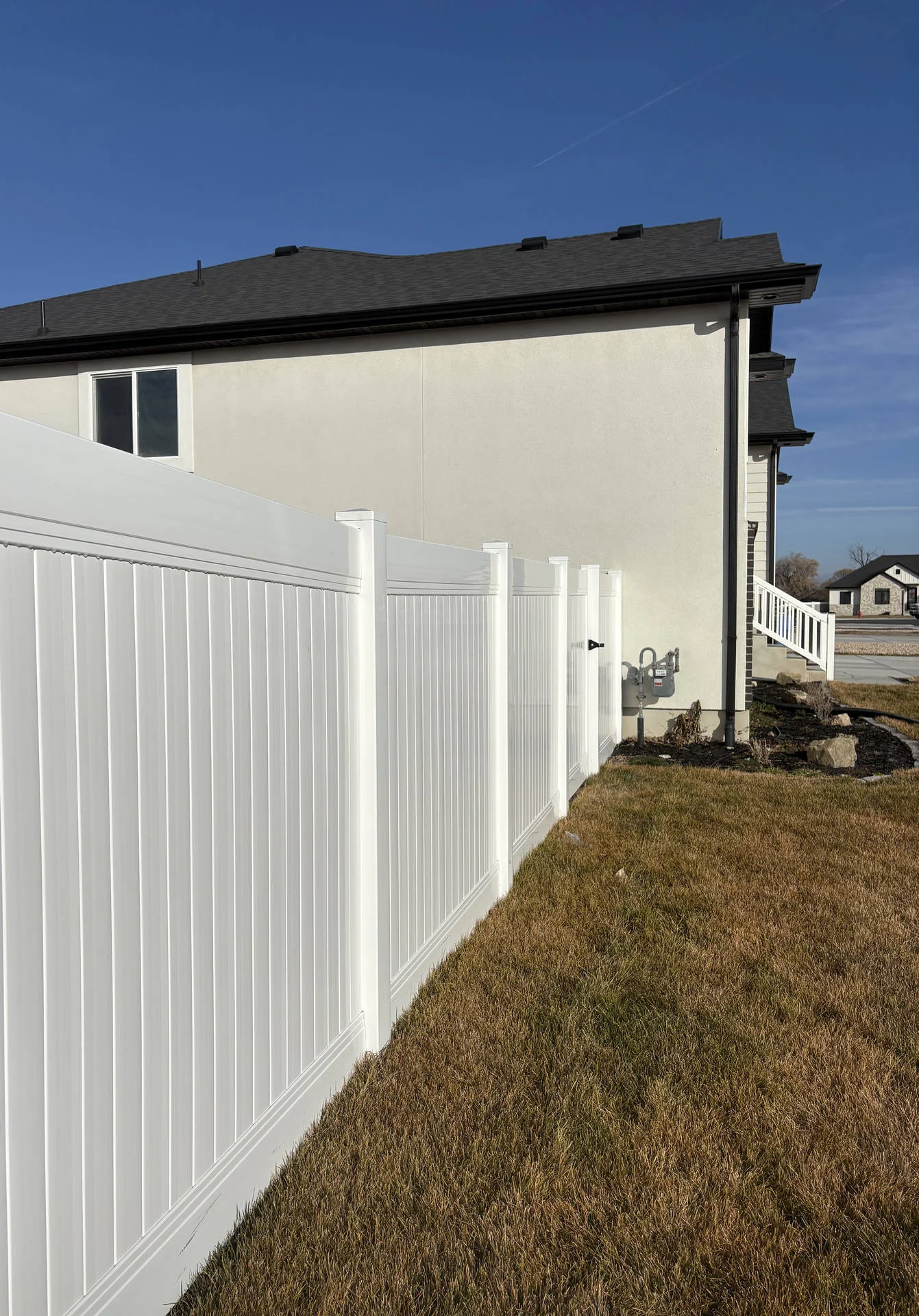 Plain City Privacy Fence: White Vinyl, Large Gates, Easy Access