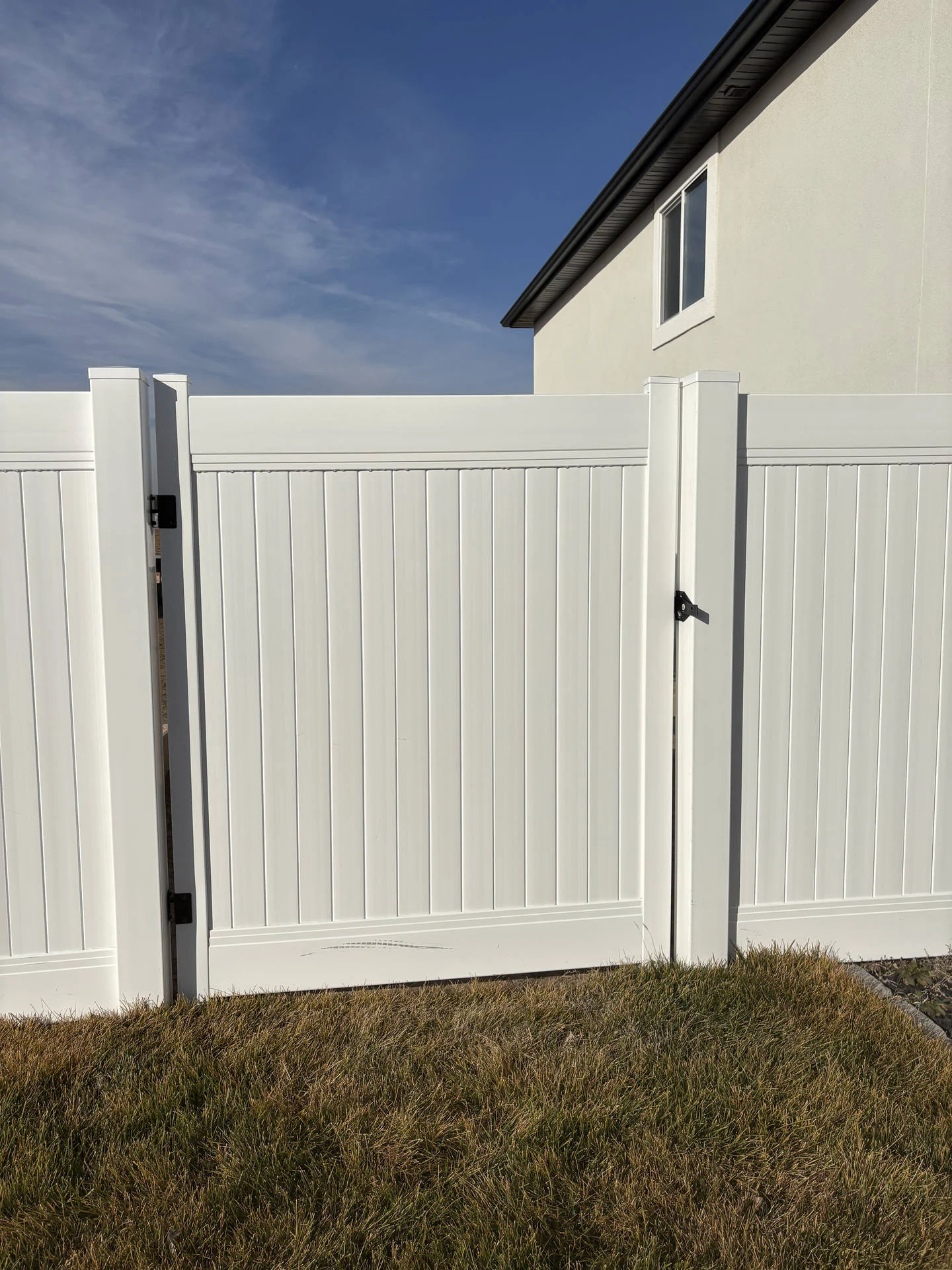 Plain City Privacy Fence: White Vinyl, Large Gates, Easy Access