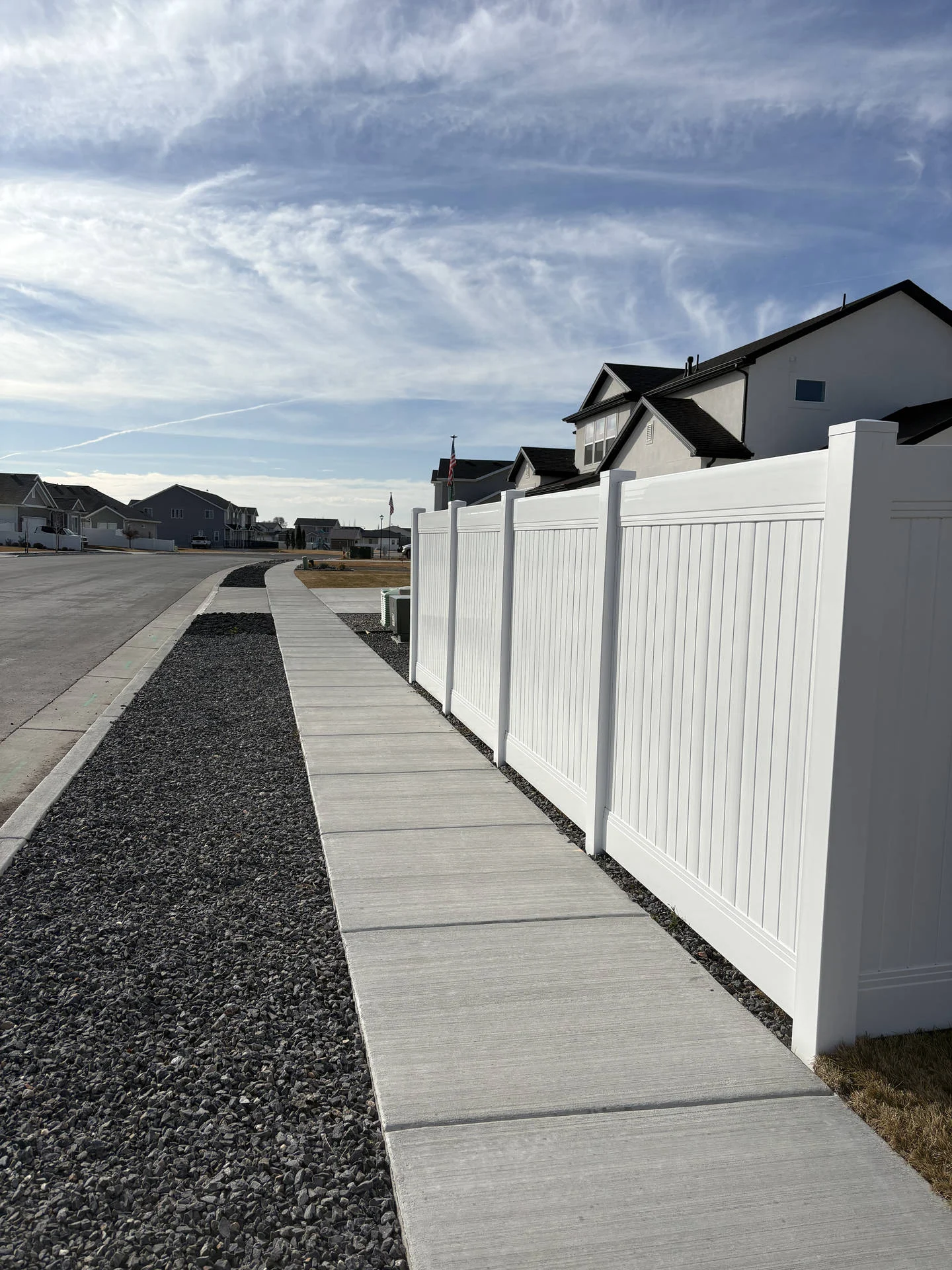 Plain City White Vinyl Privacy Fence with Gates