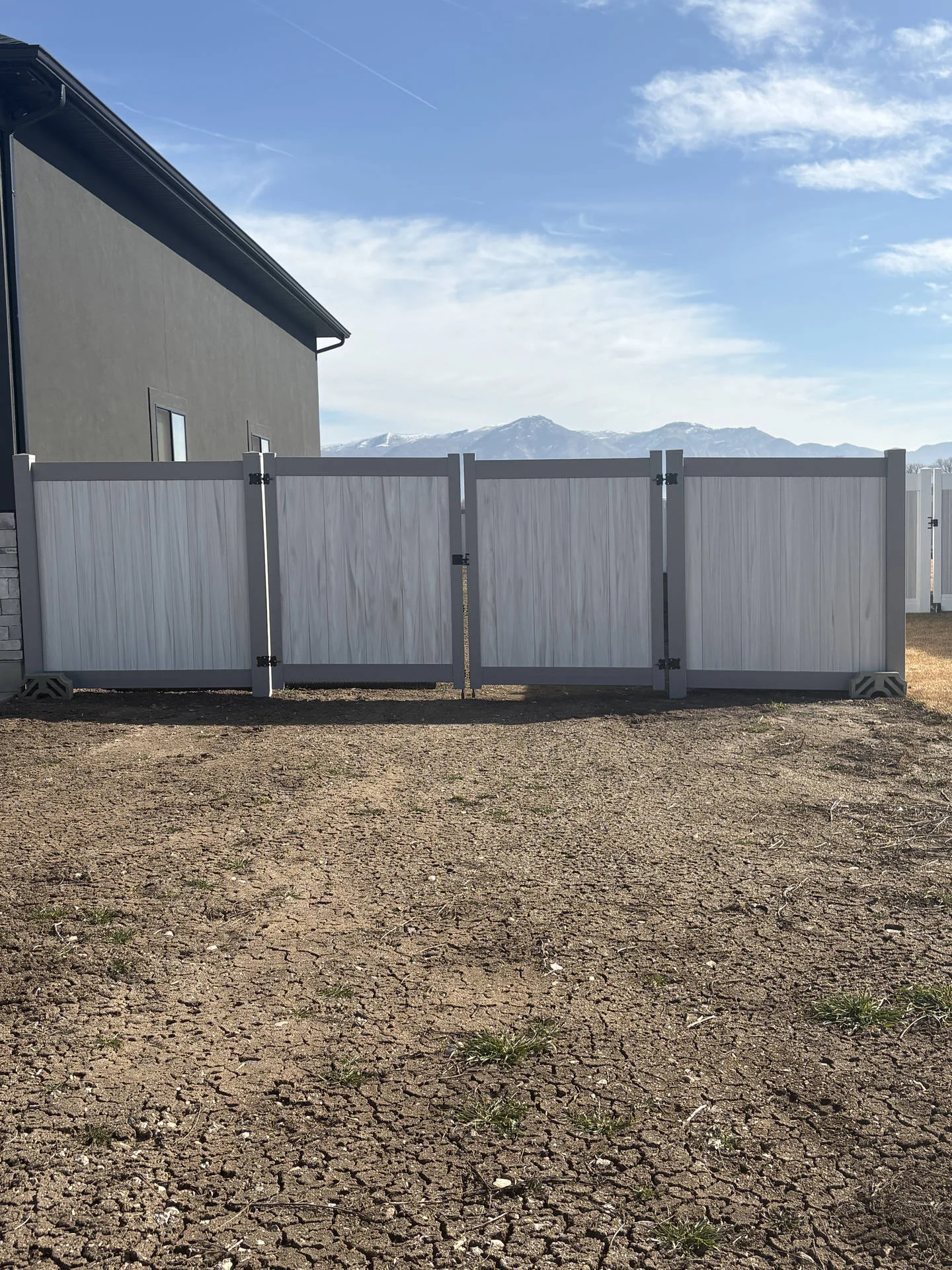 Plain City Privacy Fence: Aspen Pickets, Gray Posts, Black Hardware