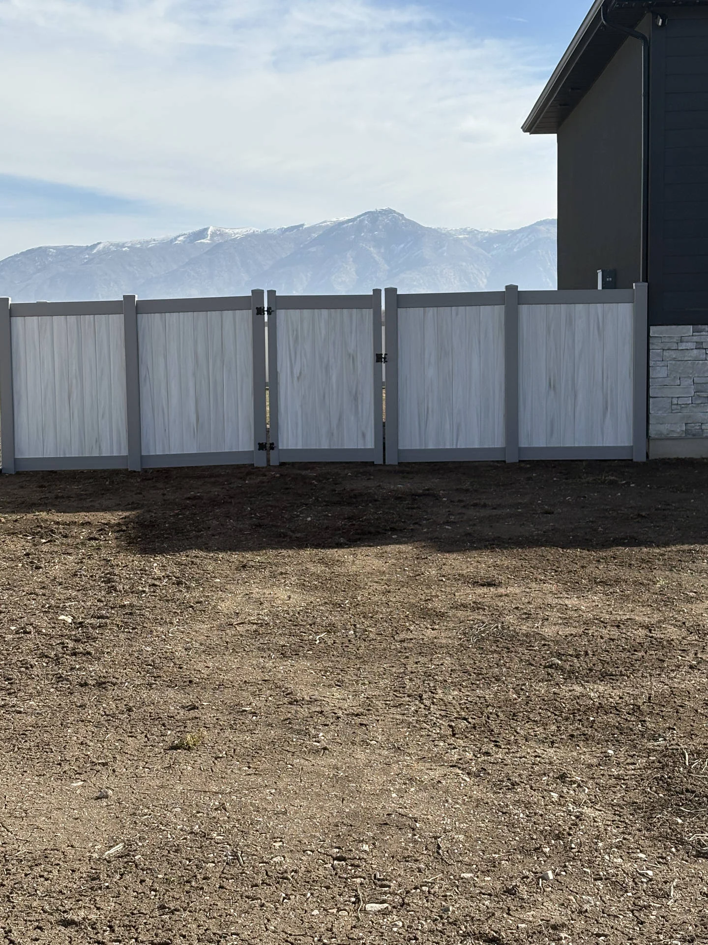 Plain City Privacy Fence: Aspen Pickets, Gray Posts, Black Hardware