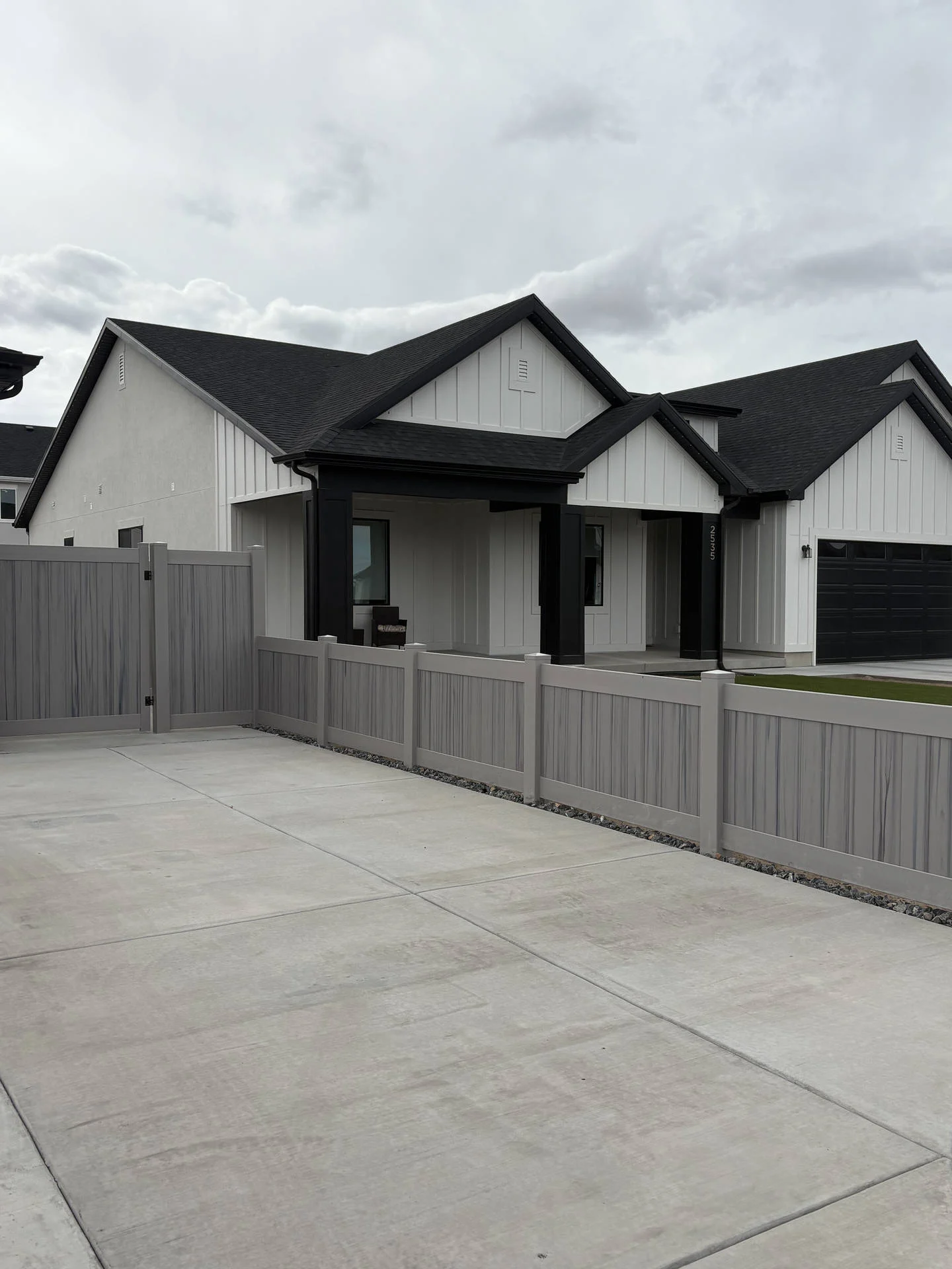 Syracuse Vinyl Fence & Gate Installation