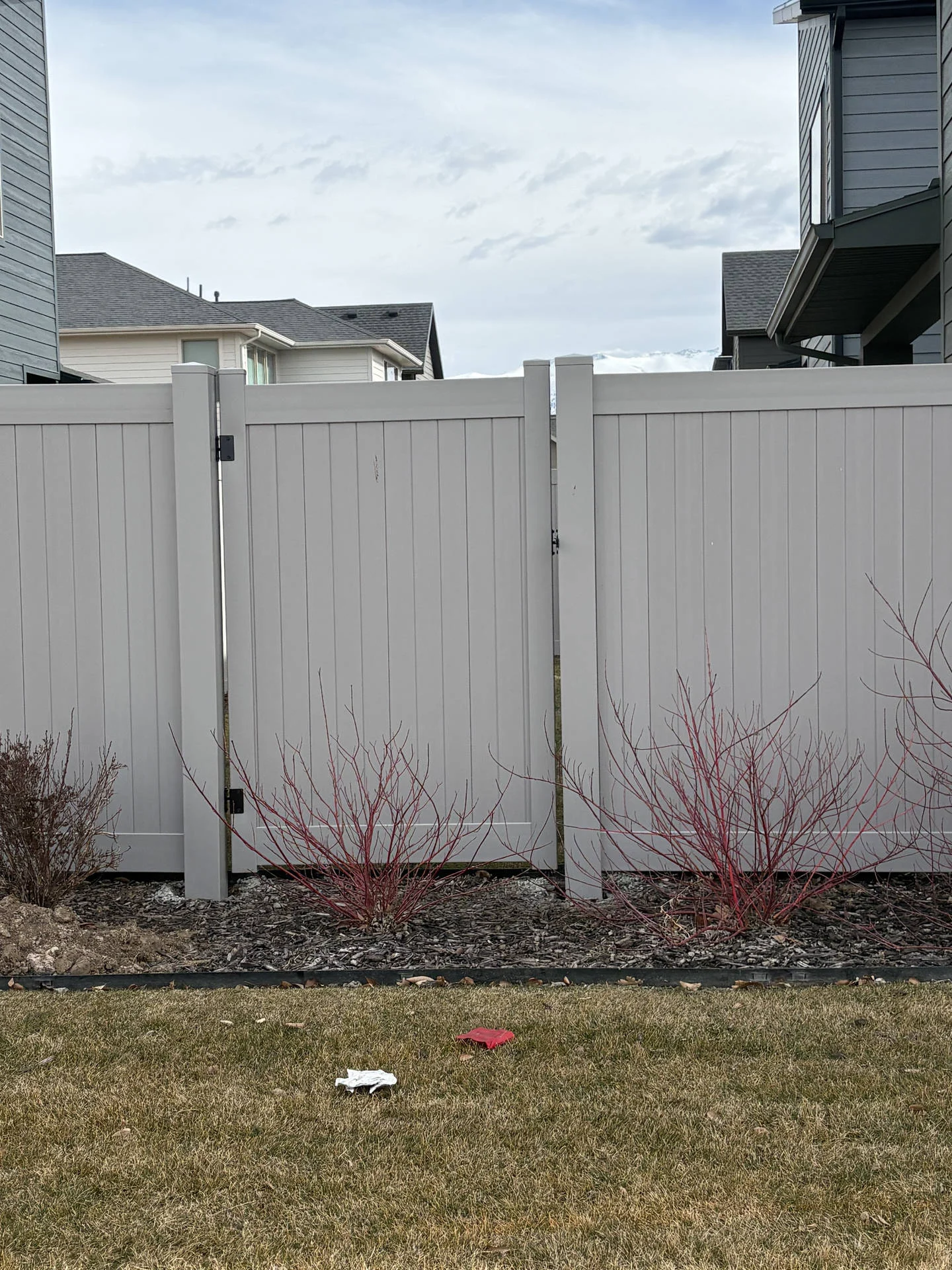 Syracuse Privacy Fence: Gray Vinyl, Steel Gate Installation