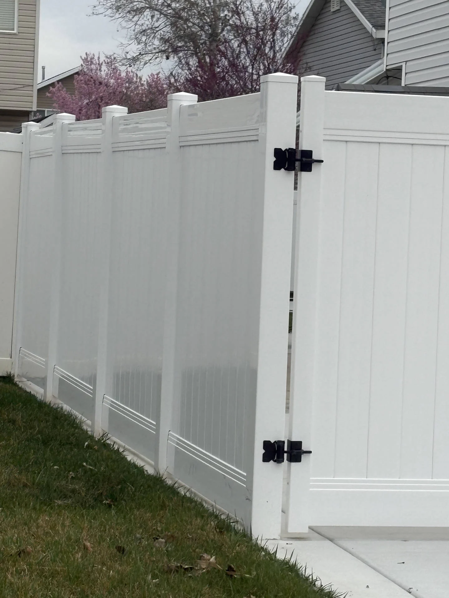 Roy UT Privacy Fence & Double Gate Installation