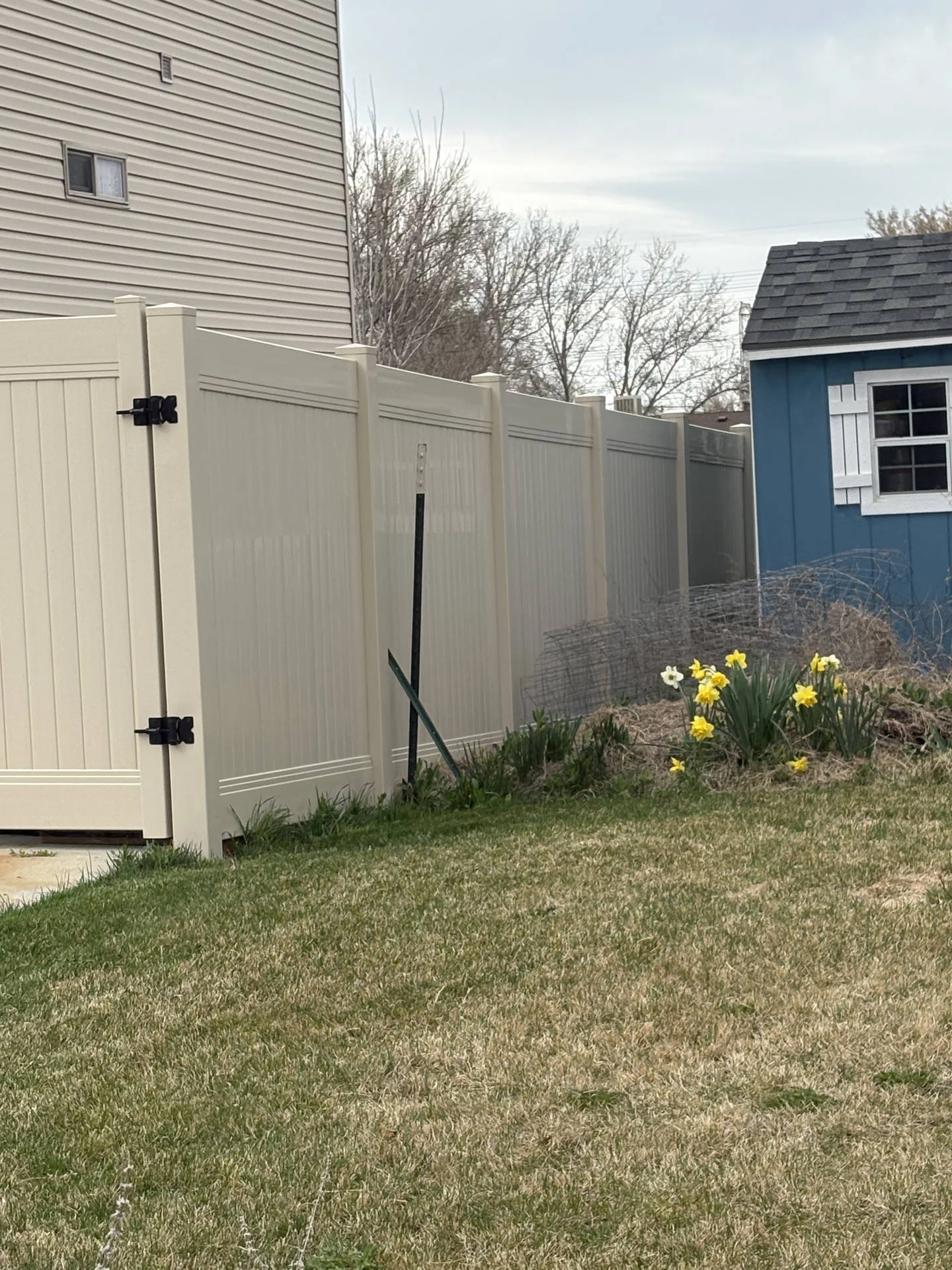 Roy, UT: Tan Vinyl Privacy Fence & Double Gates