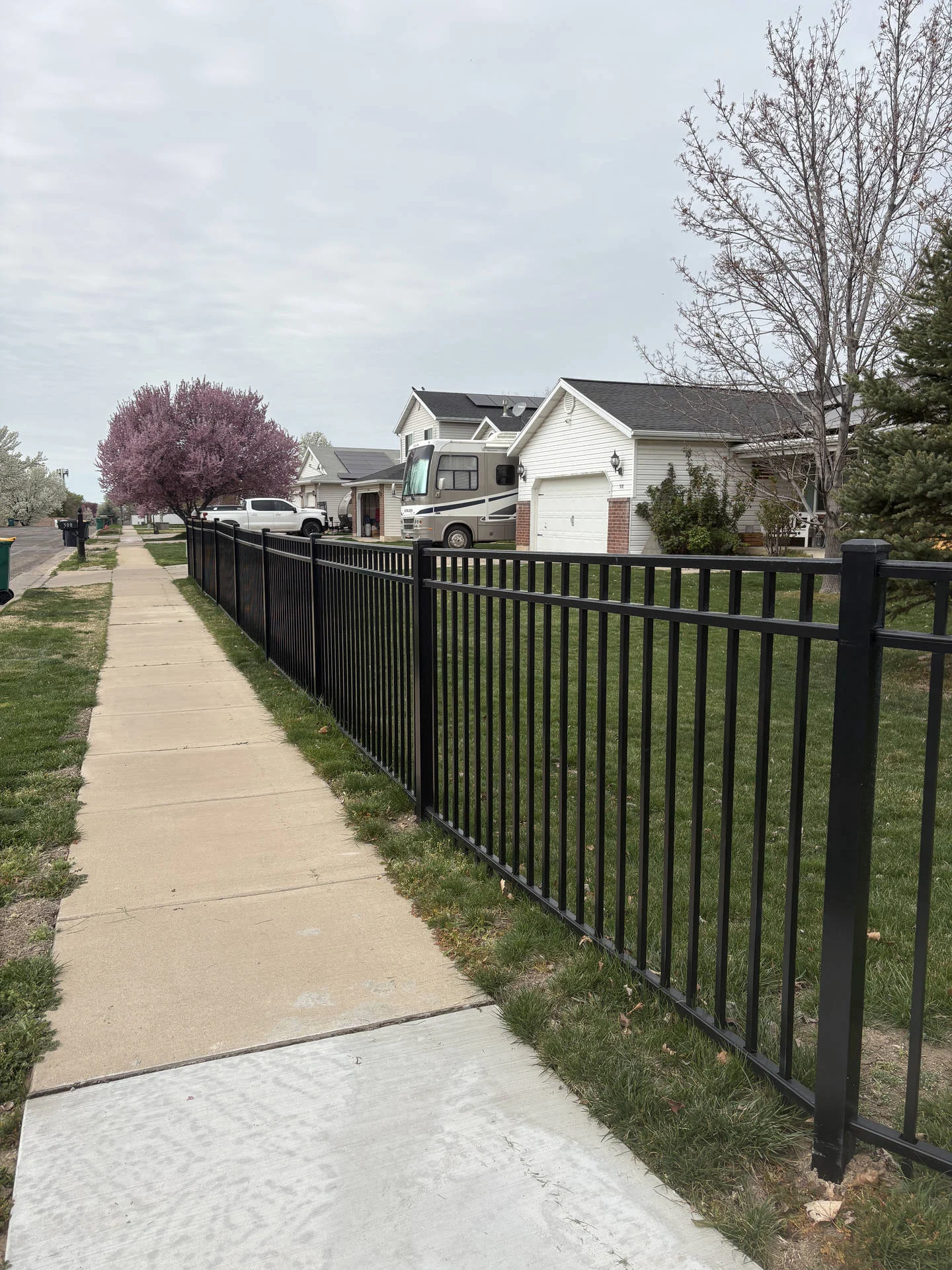 Clearfield Aluminum Fence Installation: 4' Manchester Style