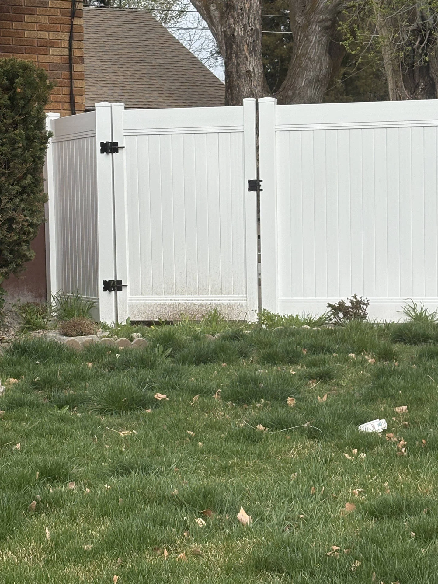 Clearfield Privacy Fence: White Vinyl, Double Gates, Chain Link Removal