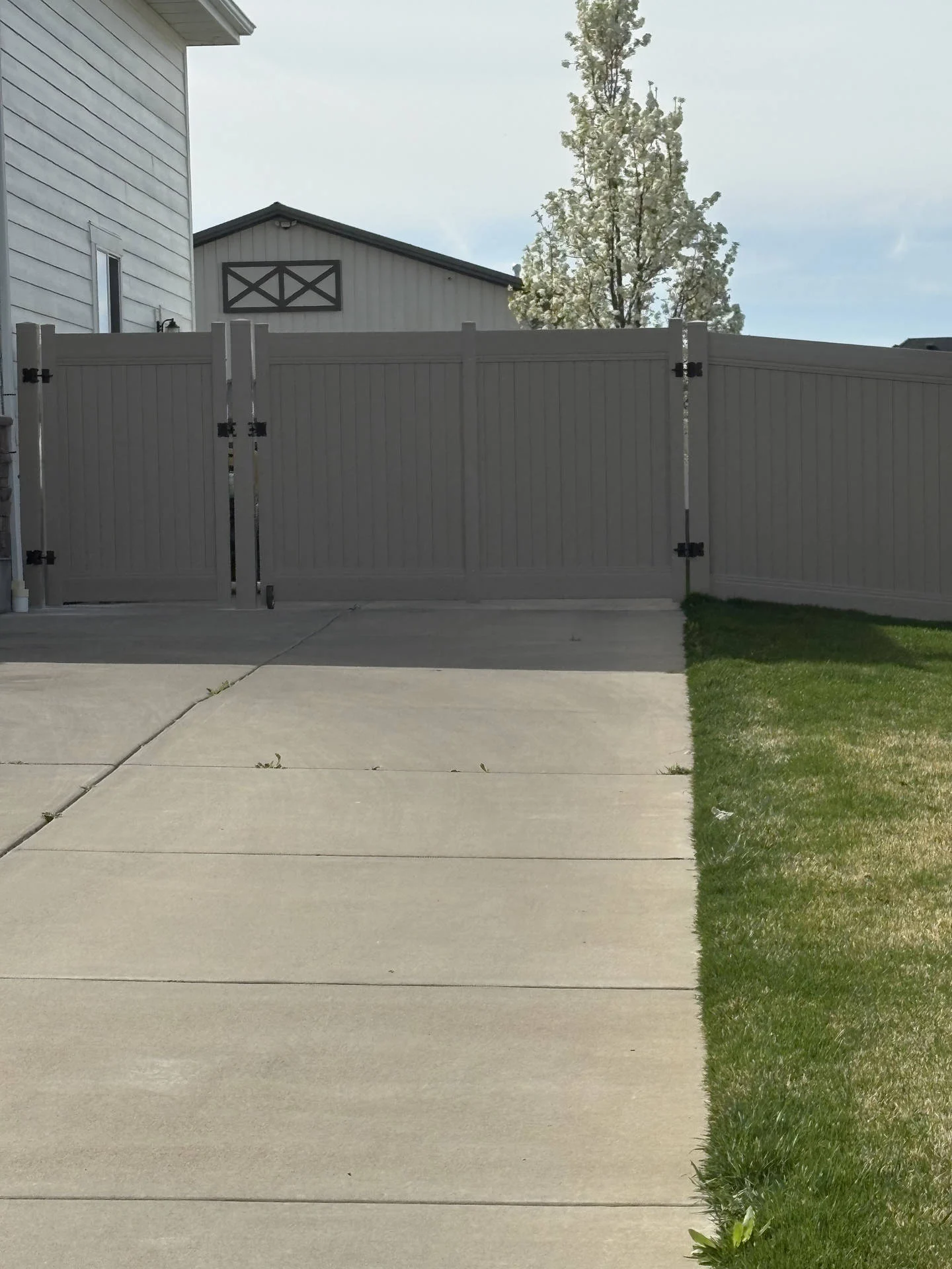 Recent Projects Farmington Privacy Fence: Clay Vinyl, Double Gate Install