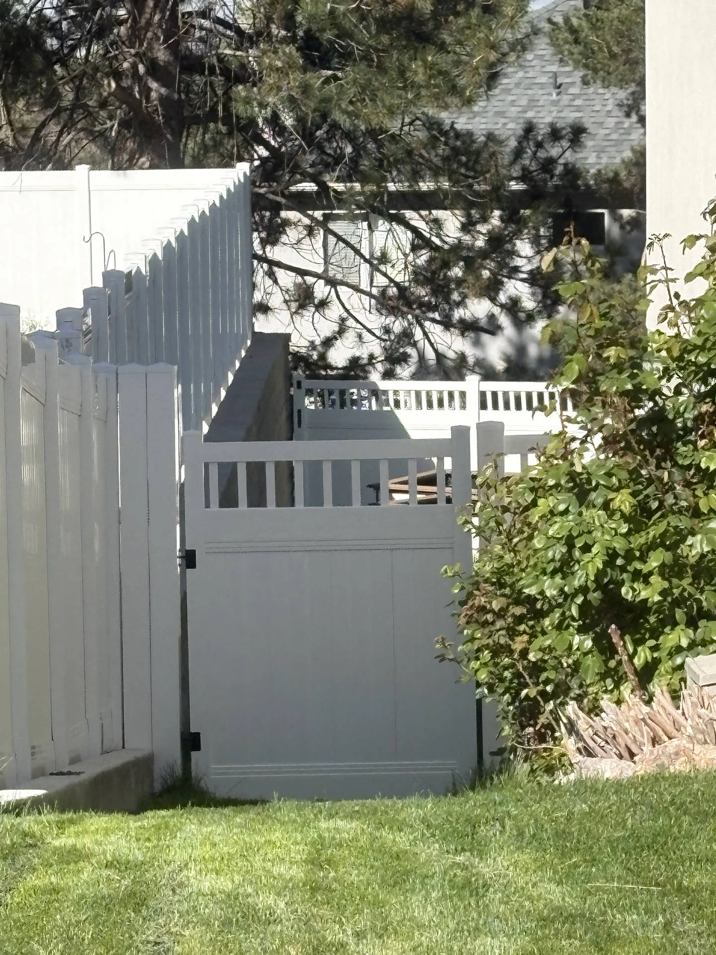 Bountiful White Vinyl Privacy Fence with Victorian Gate
