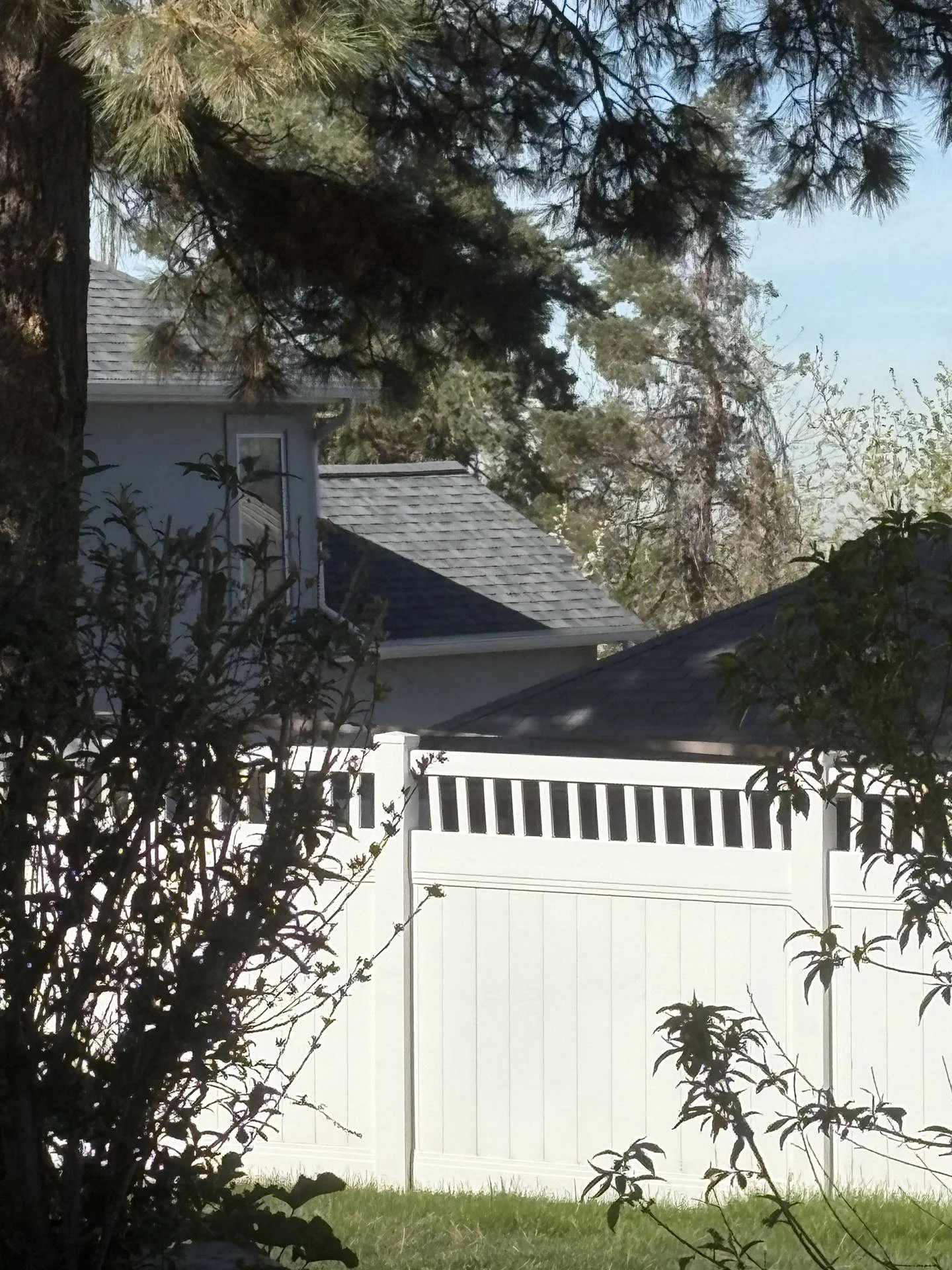 Bountiful White Vinyl Privacy Fence with Victorian Gate