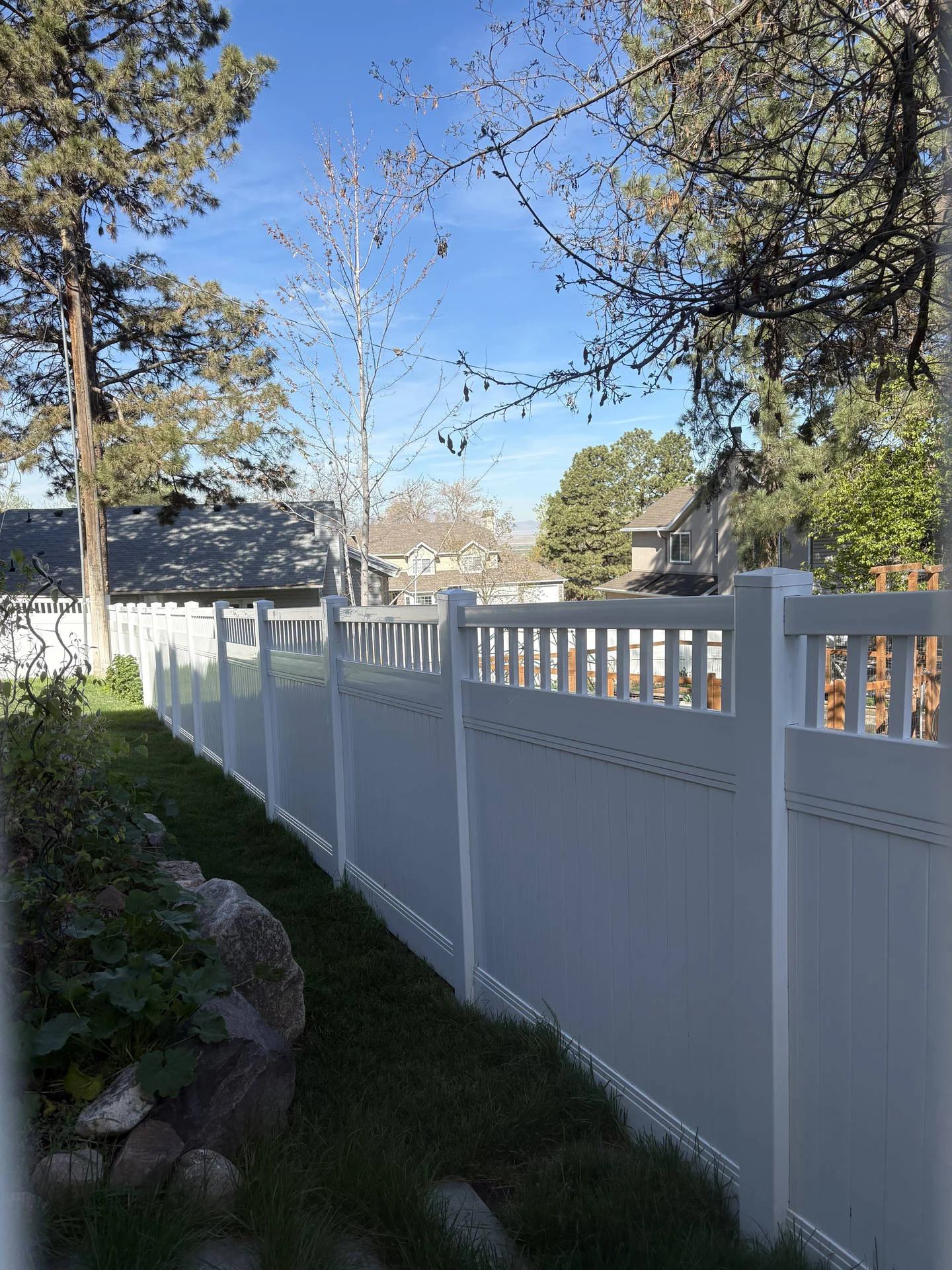 Bountiful White Vinyl Privacy Fence with Victorian Gate