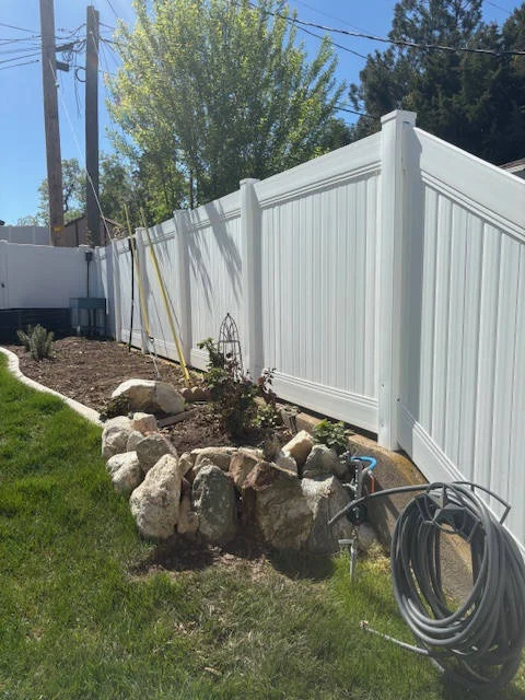 Fruit Heights White Vinyl Privacy Fence with Gate