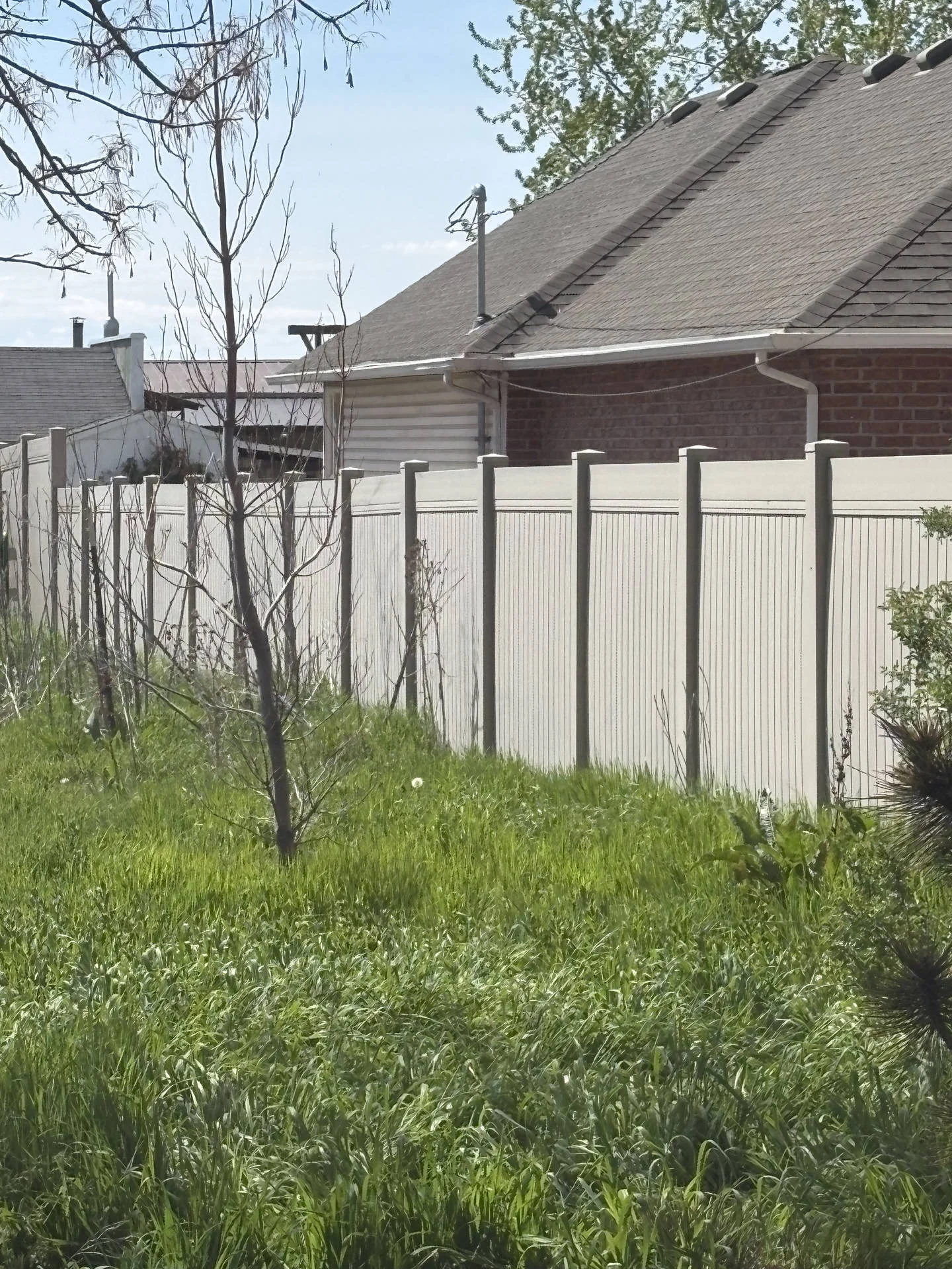 Harrisville Privacy Fence: 90' Clay Vinyl, 7' High