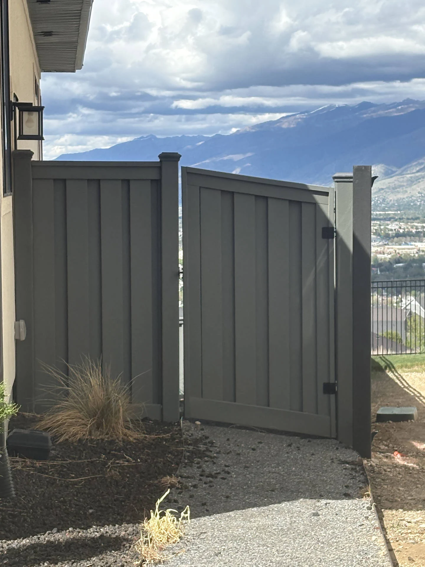 North Salt Lake Fence Installation: Winchester Gray TRex