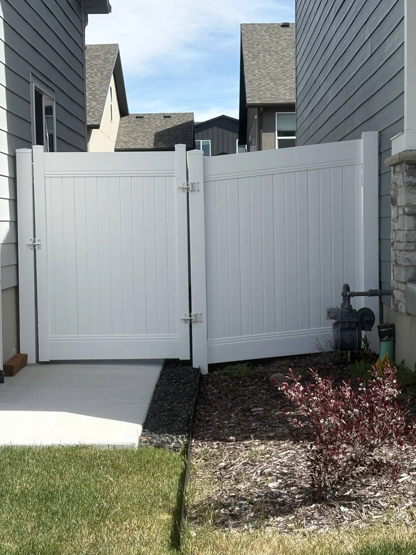Mountain Green Privacy Fence with Double Gate