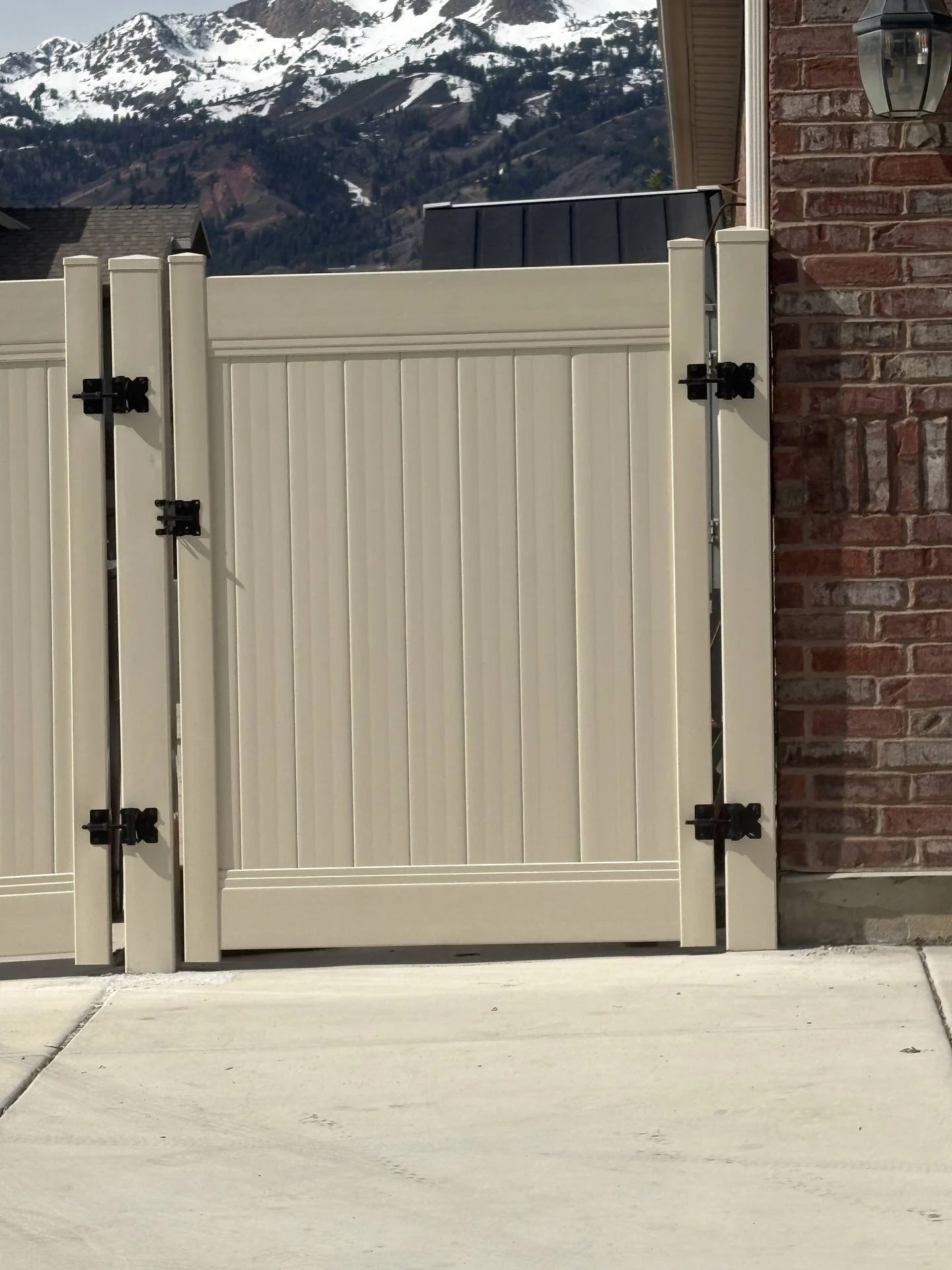 Mountain Green Tan Vinyl Fence with Heavy-Duty Gates