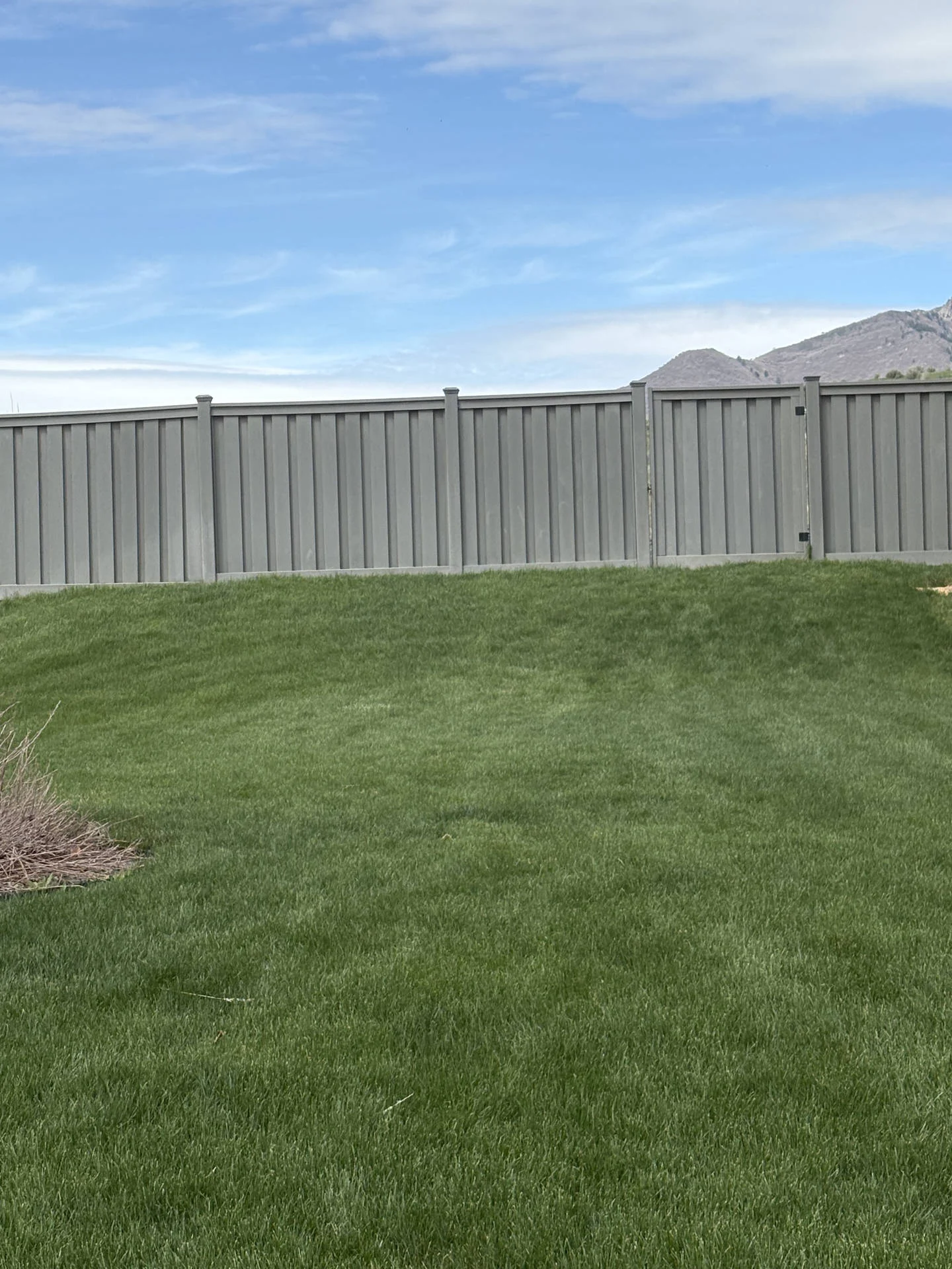 Mountain Green Trex Fence: Winchester Grey Beauty