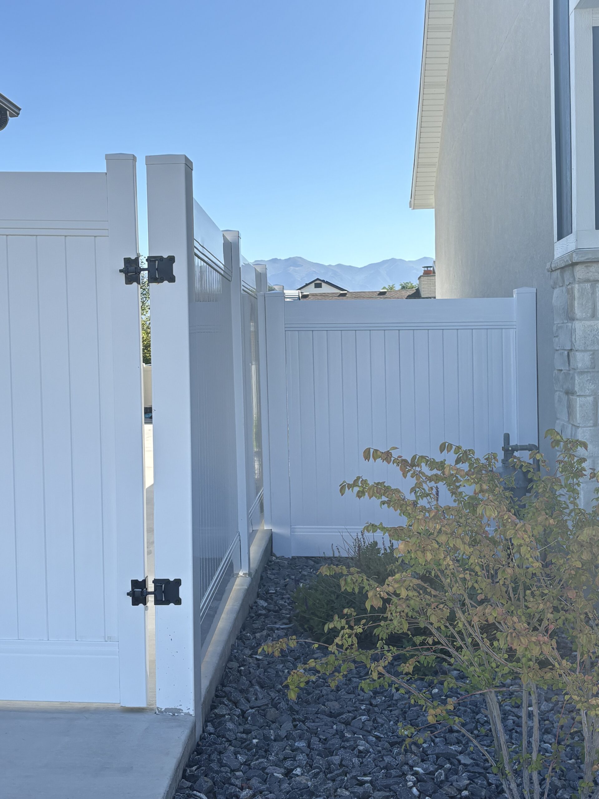 Custom Vinyl and Iron Privacy Fencing in Syracuse UT