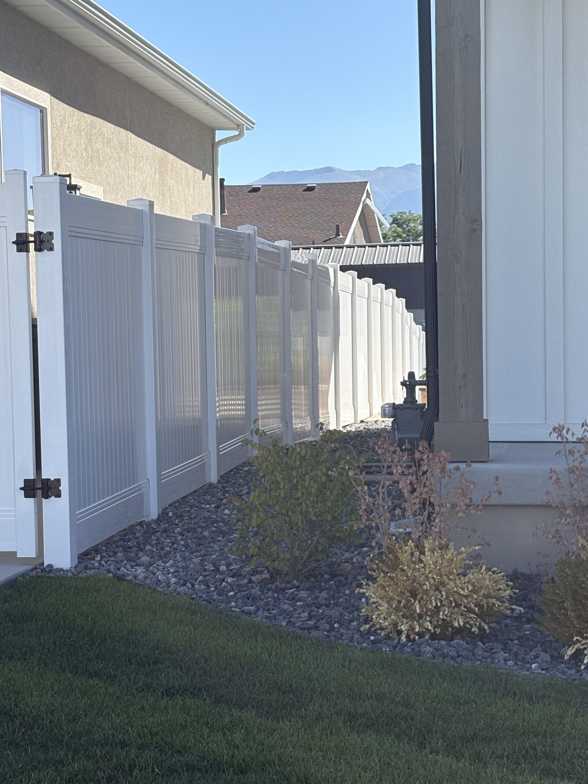 Custom Vinyl and Iron Privacy Fencing in Syracuse UT