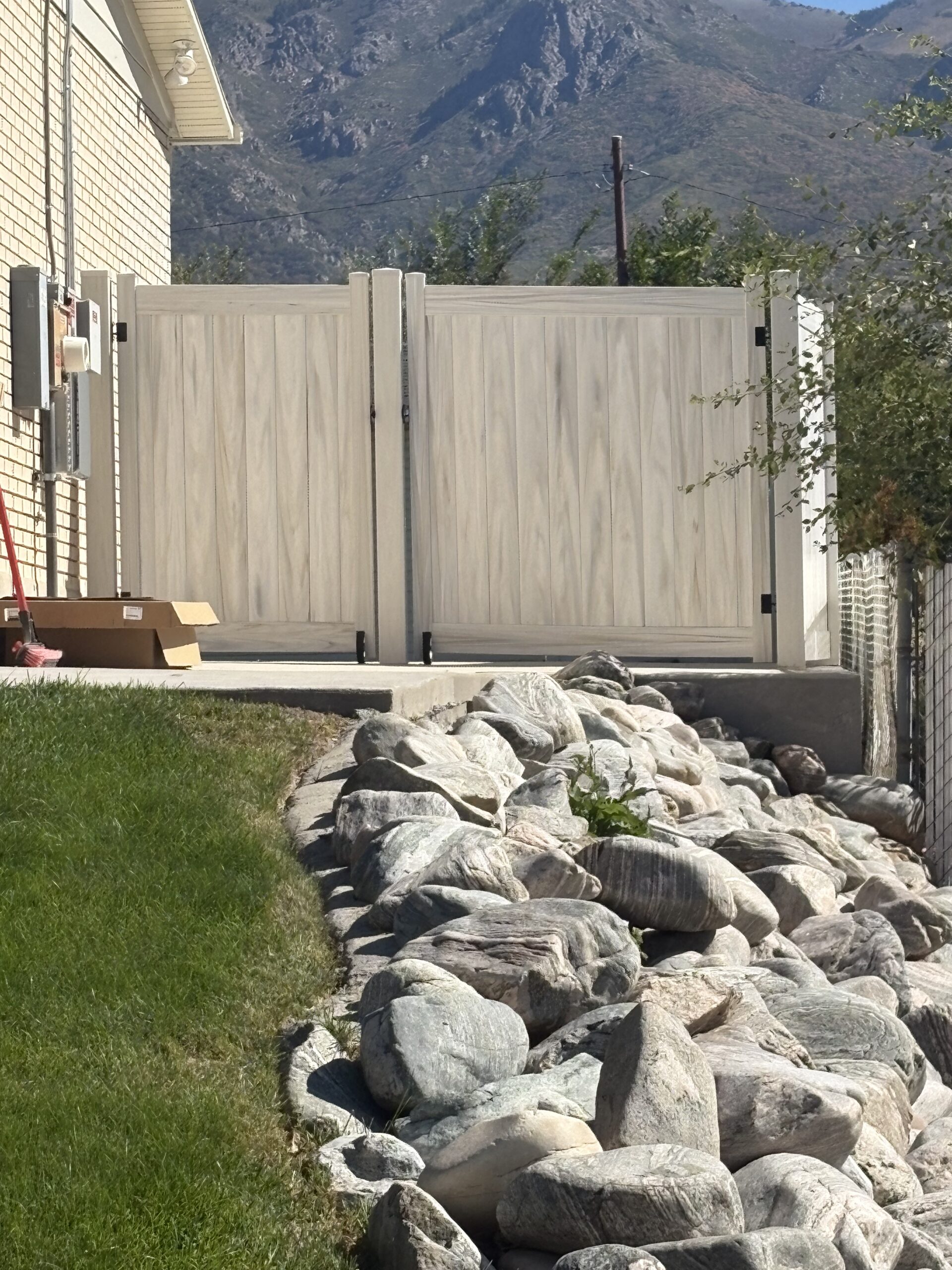 Durable 6-Foot Aspen Vinyl Privacy Fence in Layton UT