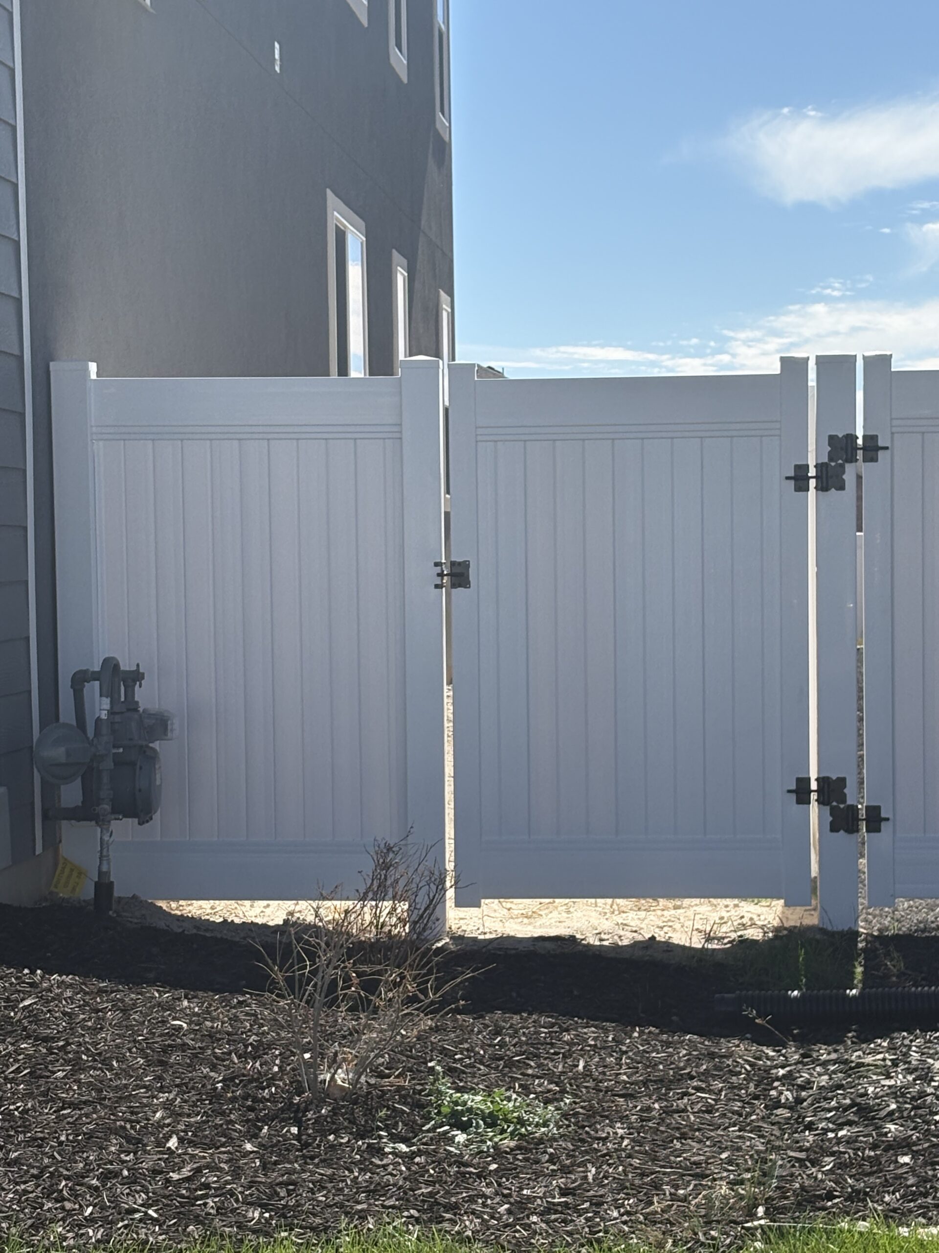 Durable 6-Foot White Vinyl Fence and Gate in Taylor